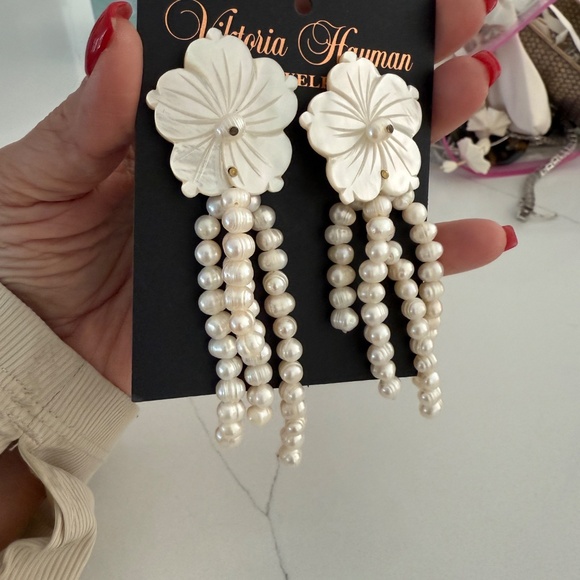 Victoria Hayman Carved Flower & Pearl Drop Earrings New - Picture 3 of 4